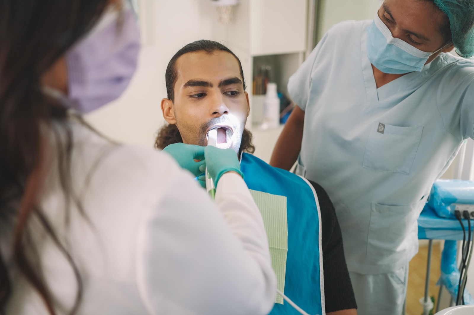 Guided intraoral scanning during dental implant planning