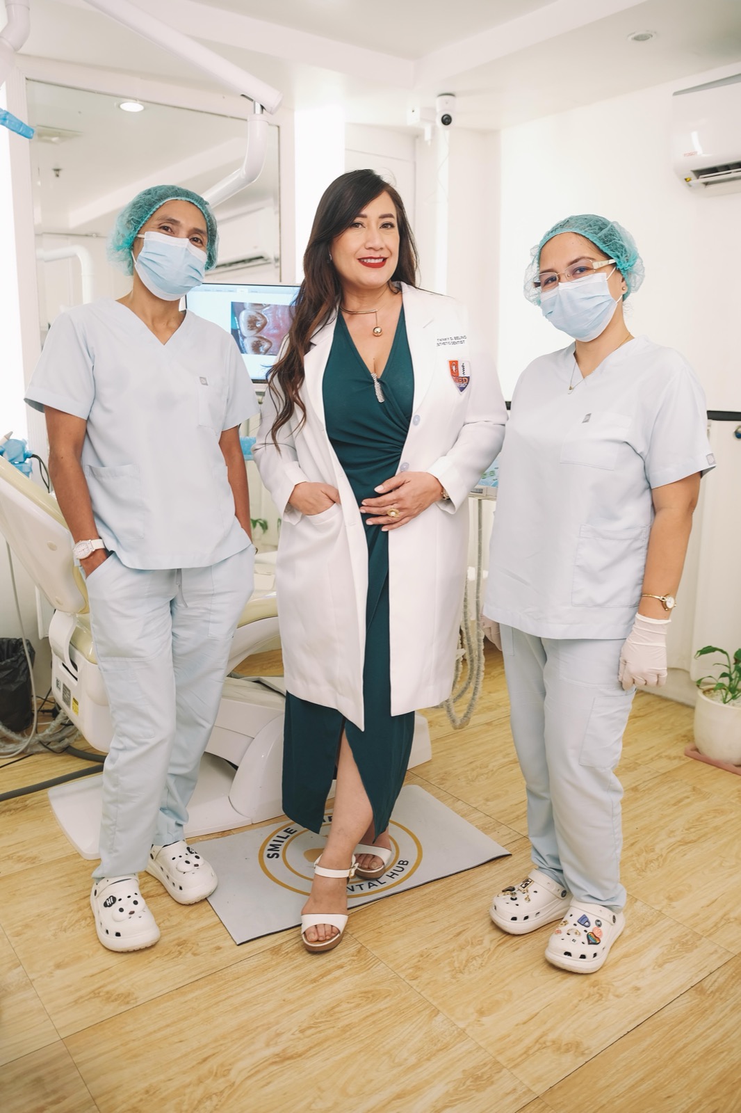 Associate esthetic dentist